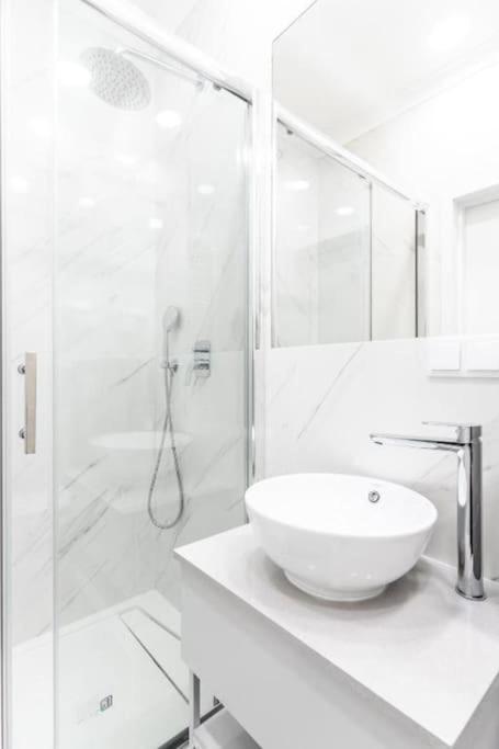 Chic & Luxury Apartment By Mennica Residence Warschau Exterior foto
