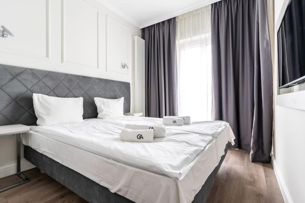 Chic & Luxury Apartment By Mennica Residence Warschau Exterior foto