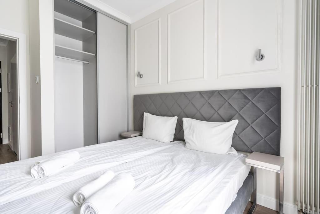 Chic & Luxury Apartment By Mennica Residence Warschau Exterior foto