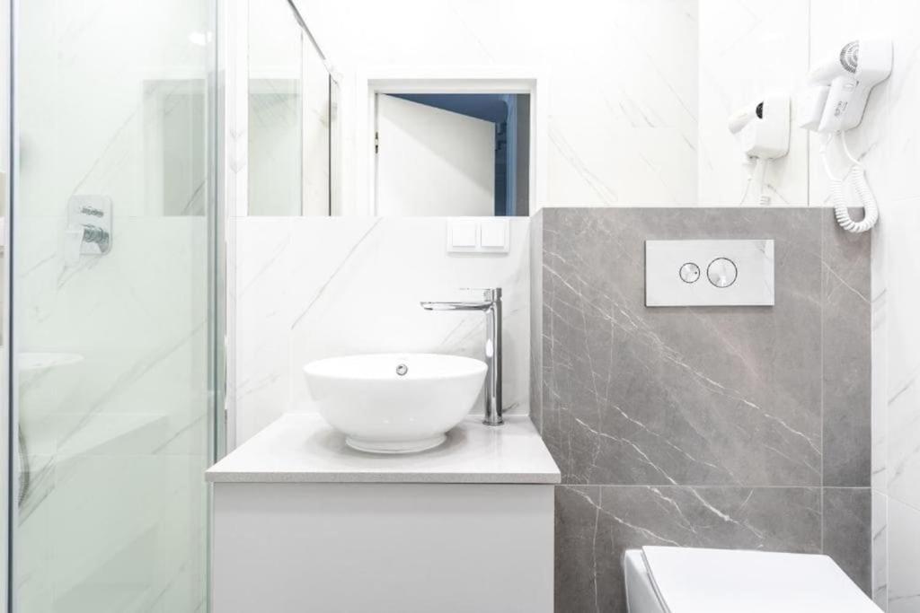 Chic & Luxury Apartment By Mennica Residence Warschau Exterior foto